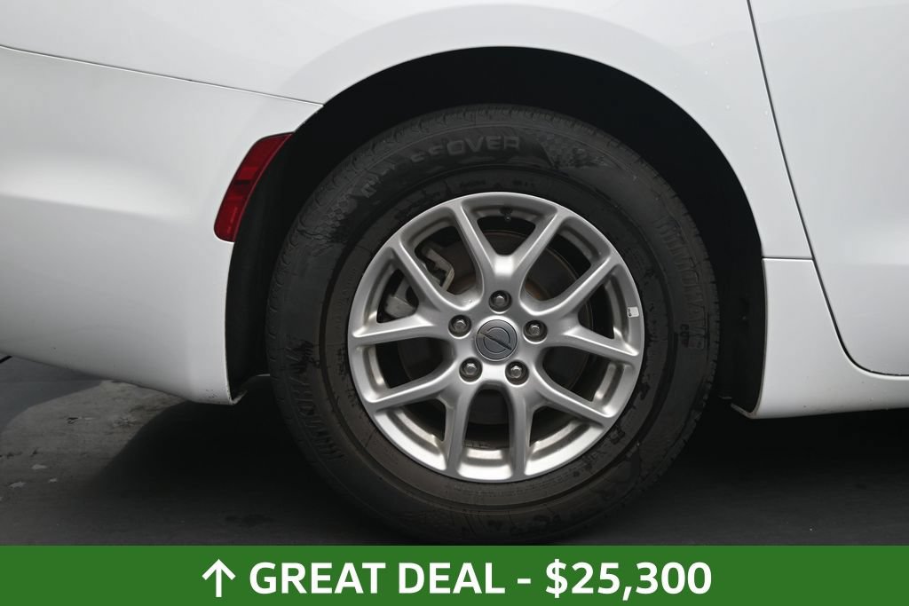 Used 2025 Chrysler Pacifica Select FWD image 15