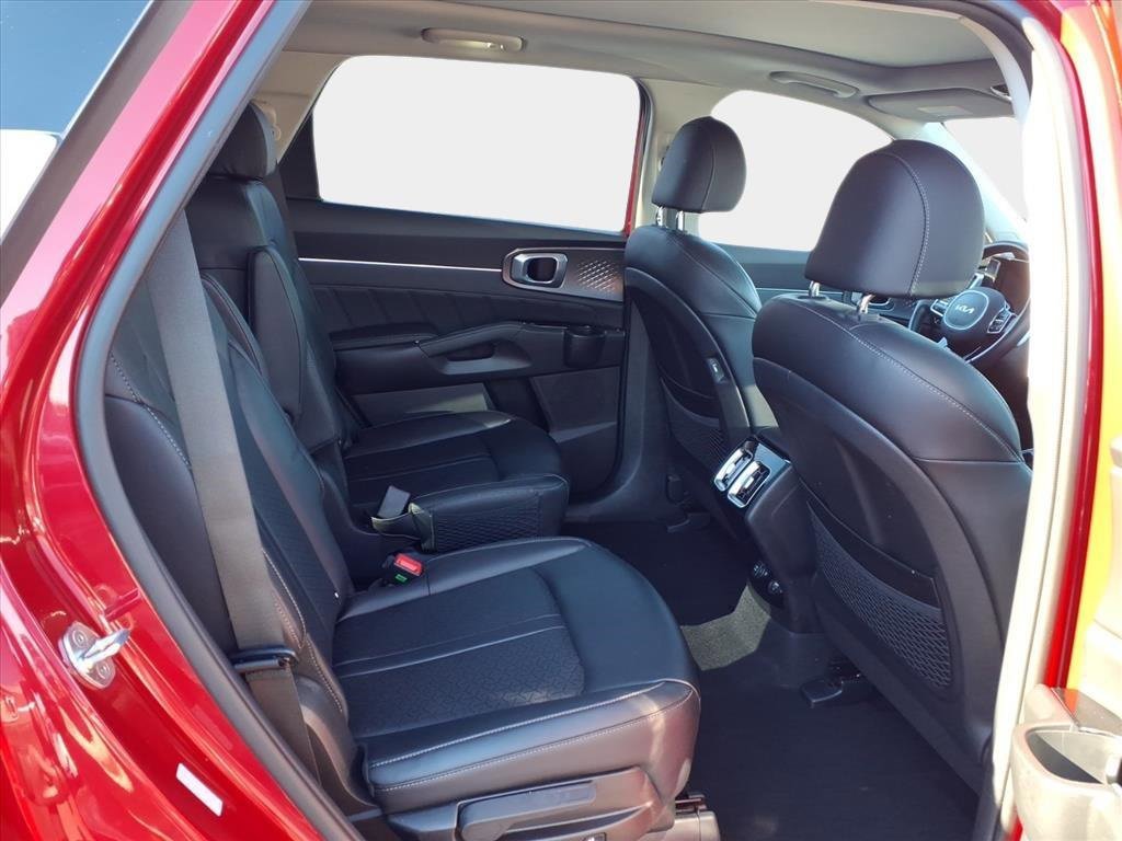 Used 2022 Kia Sorento SX w/ Panoramic Sunroof Package image 16