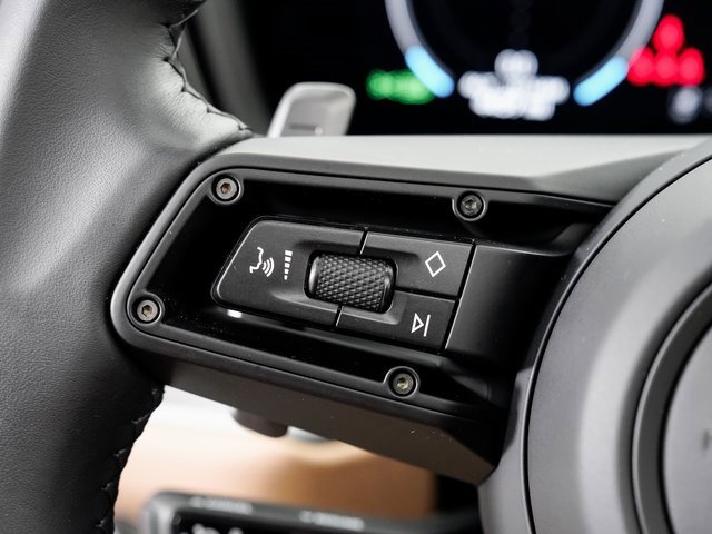 Used 2025 Porsche Cayenne image 14