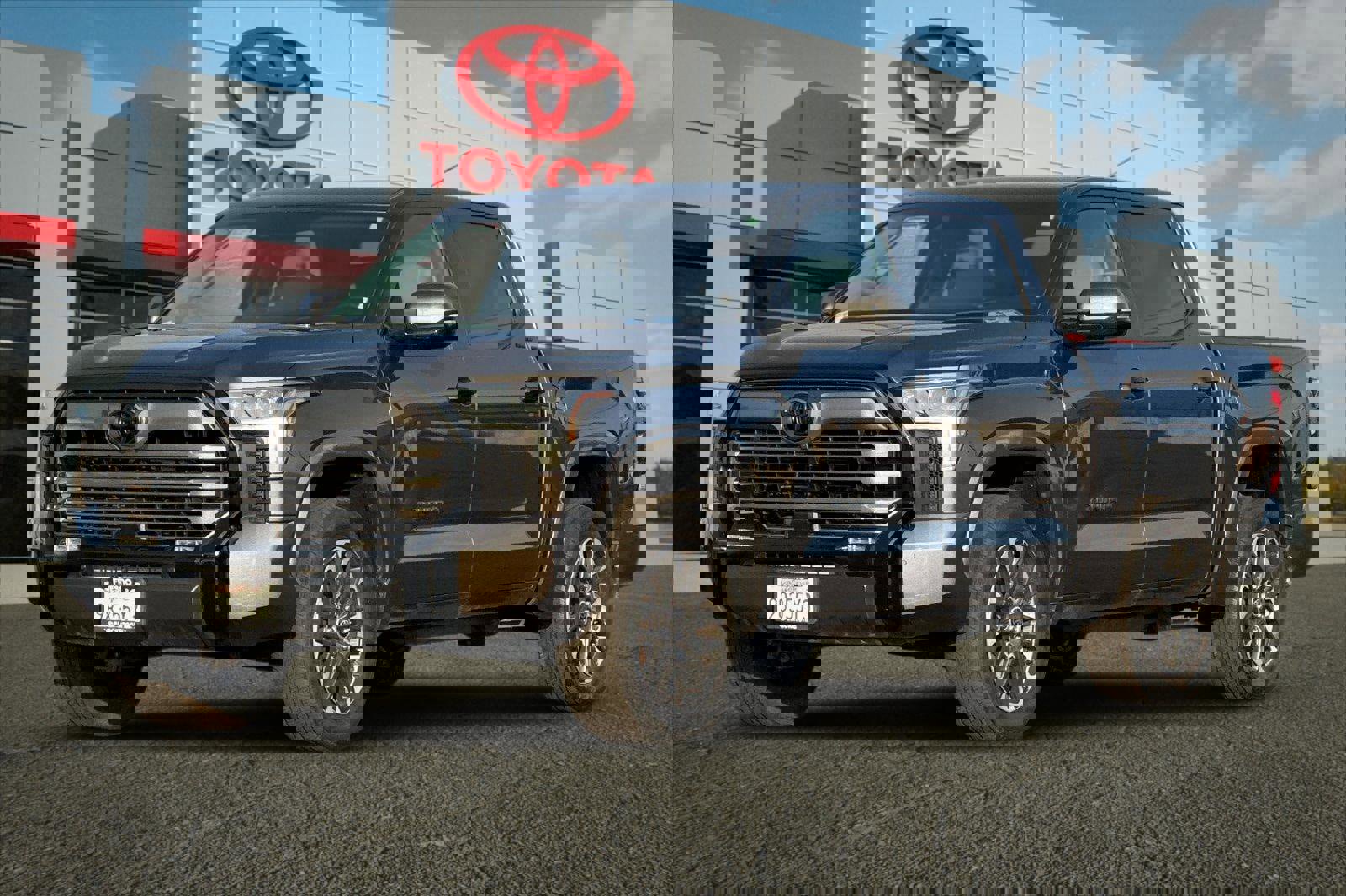 Used 2024 Toyota Tundra Limited image 7