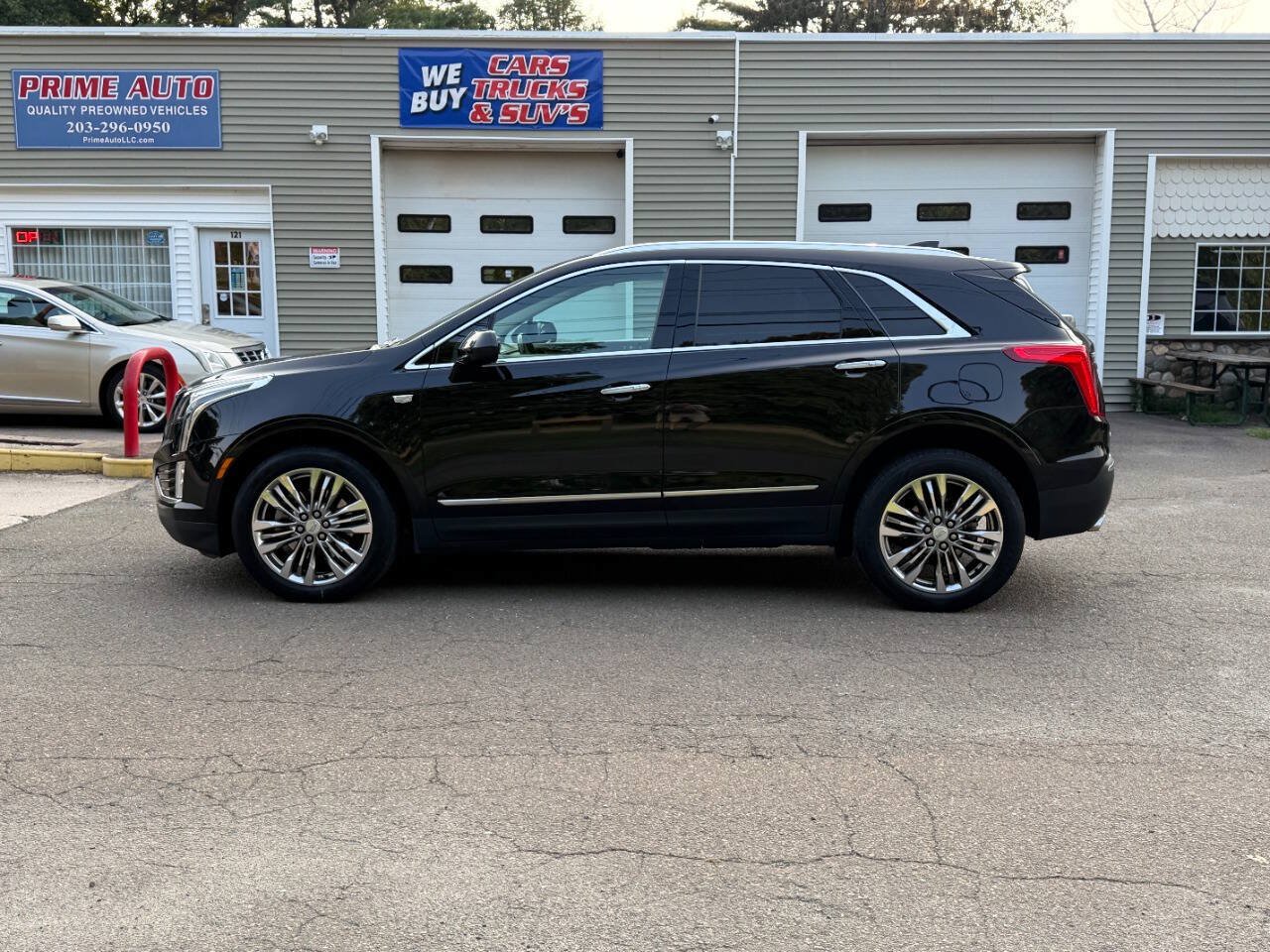 Used 2017 Cadillac XT5 Premium Luxury AWD/4WD image 3