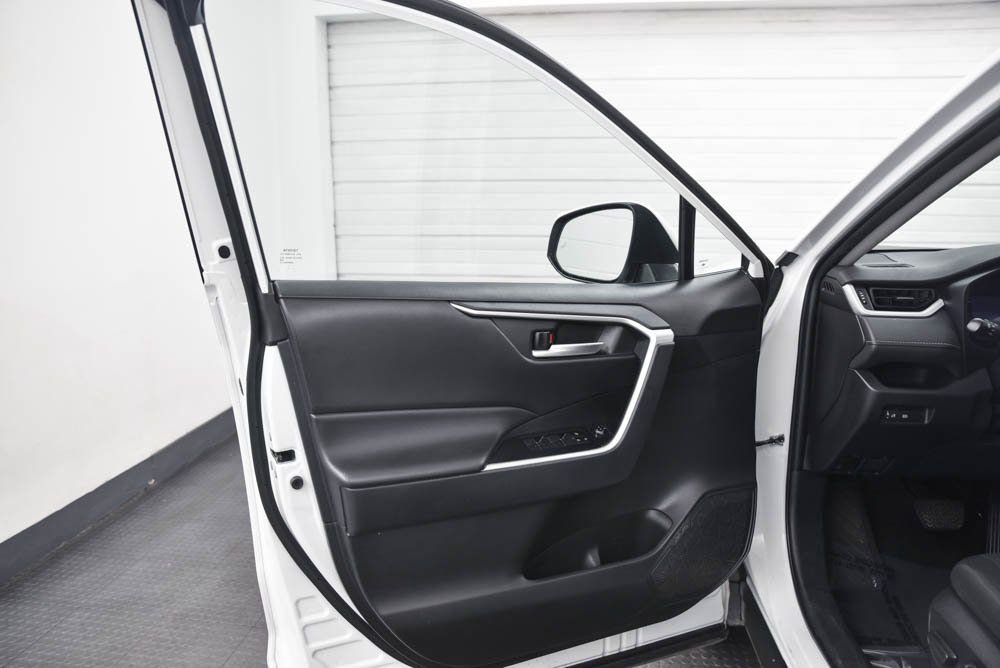 Used 2023 Toyota RAV4 XLE image 9