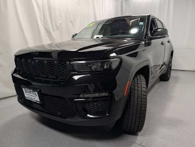 Used 2023 Jeep Grand Cherokee Limited w/ Luxury Tech Group II AWD/4WD image 5