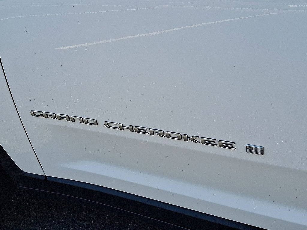 Used 2024 Jeep Grand Cherokee Laredo AWD/4WD image 19