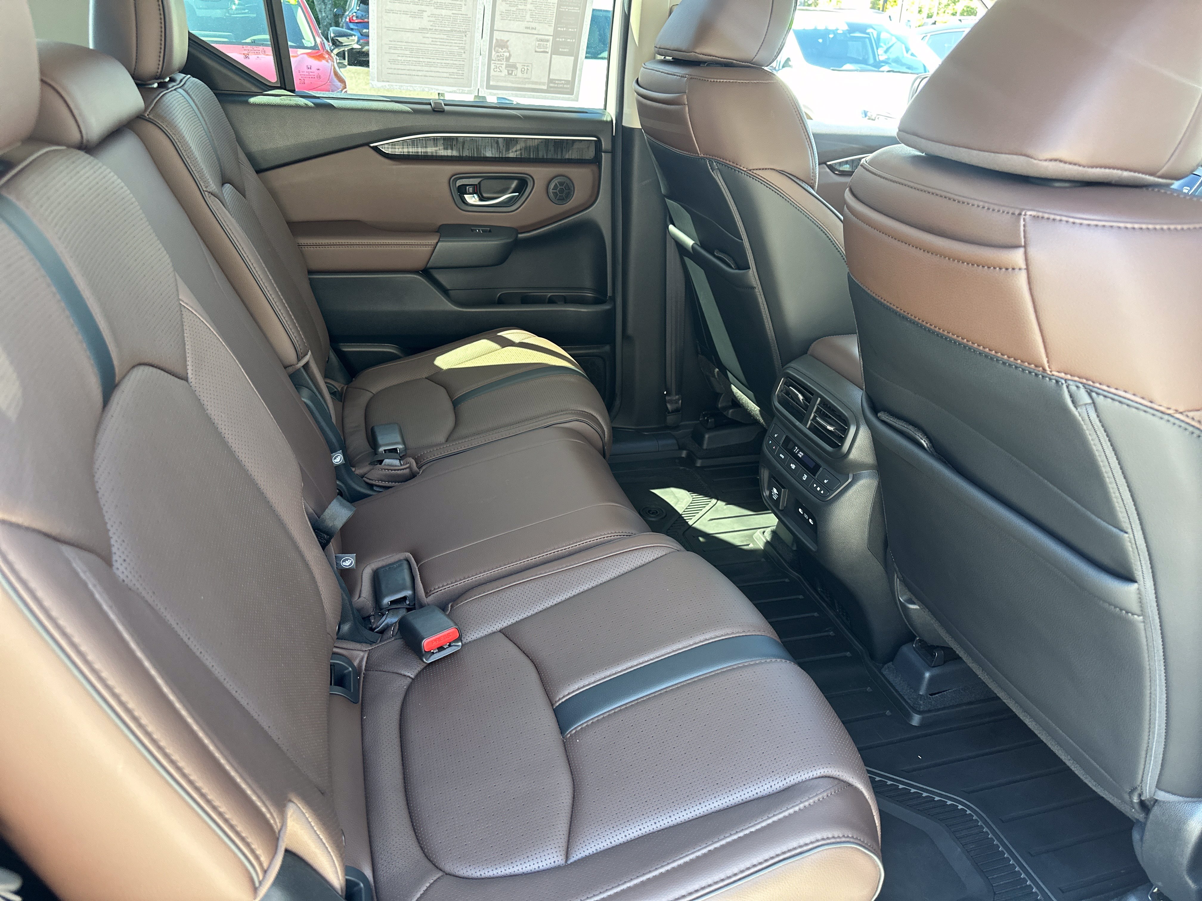Used 2025 Honda Pilot Elite image 14