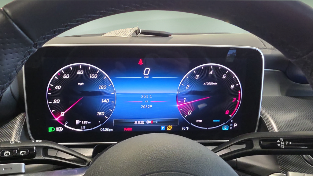 Used 2024 Mercedes-Benz GLC 300 4MATIC image 26