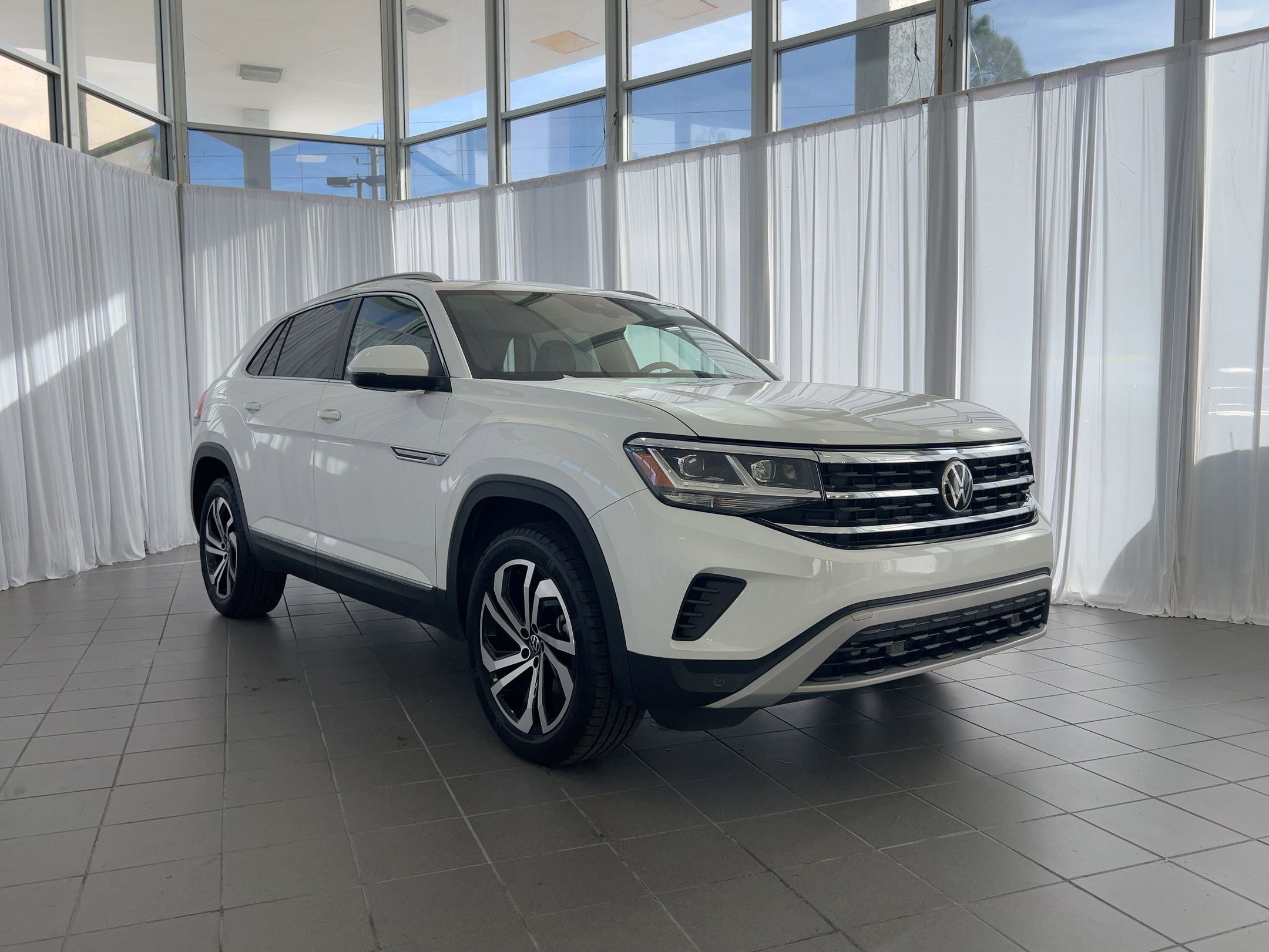 Used 2022 Volkswagen Atlas Cross Sport SEL image 7