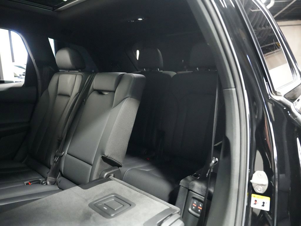 Used 2023 Audi Q7 2.0T Premium w/ Convenience Package AWD/4WD image 35