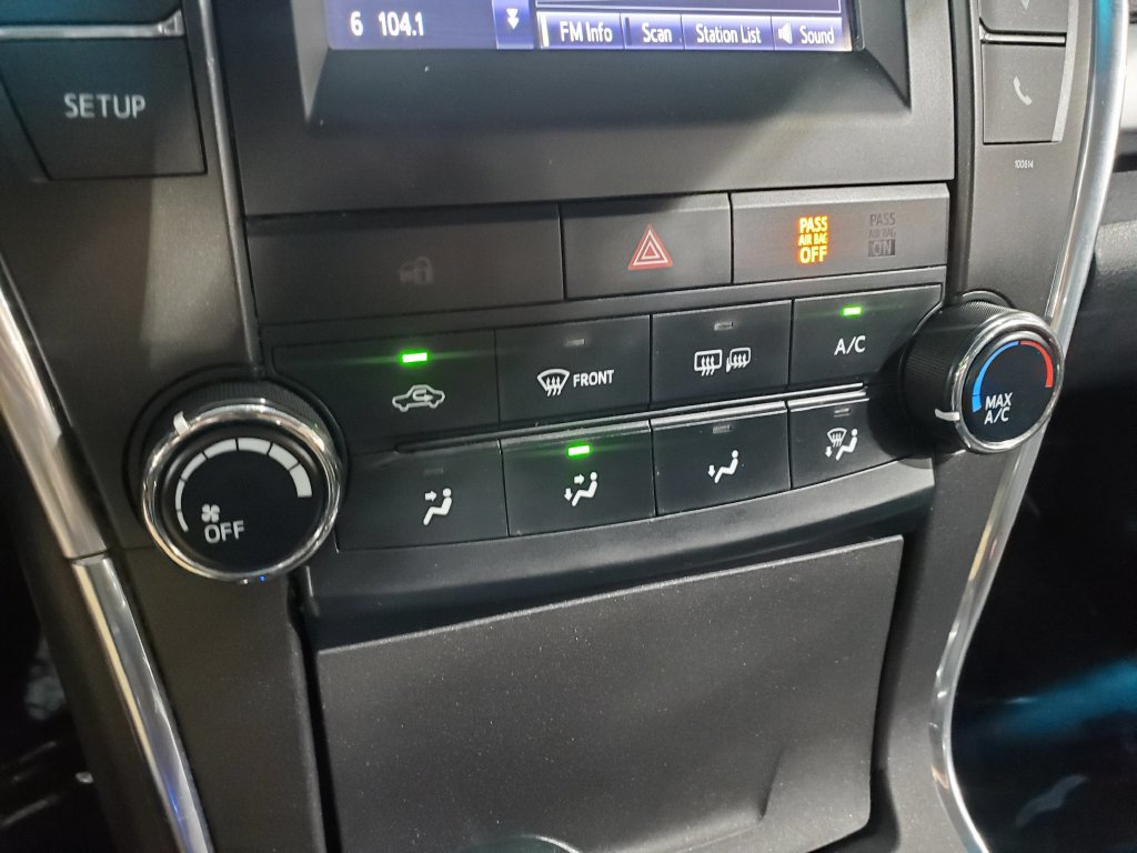 Used 2016 Toyota Camry SE FWD image 28