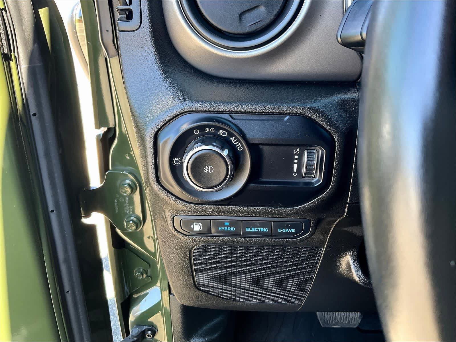 Used 2023 Jeep Wrangler Unlimited w/ Cold Weather Group AWD/4WD image 27