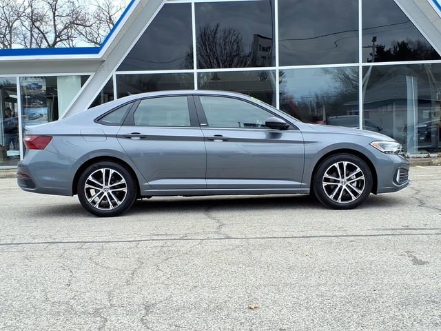 Used 2023 Volkswagen Jetta Sport image 4