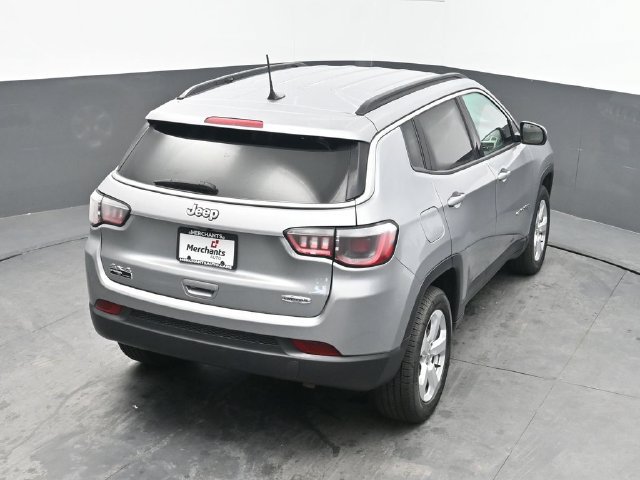 Used 2021 Jeep Compass Latitude w/ Convenience Group AWD/4WD image 28
