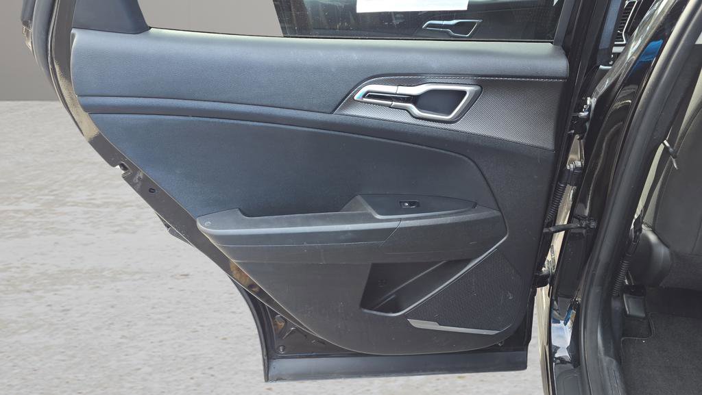 Used 2023 Kia Sportage LX image 12