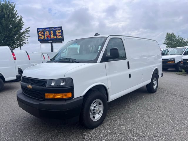 New 2025 Chevrolet Express 3500 w/ Driver Convenience Package RWD image 3