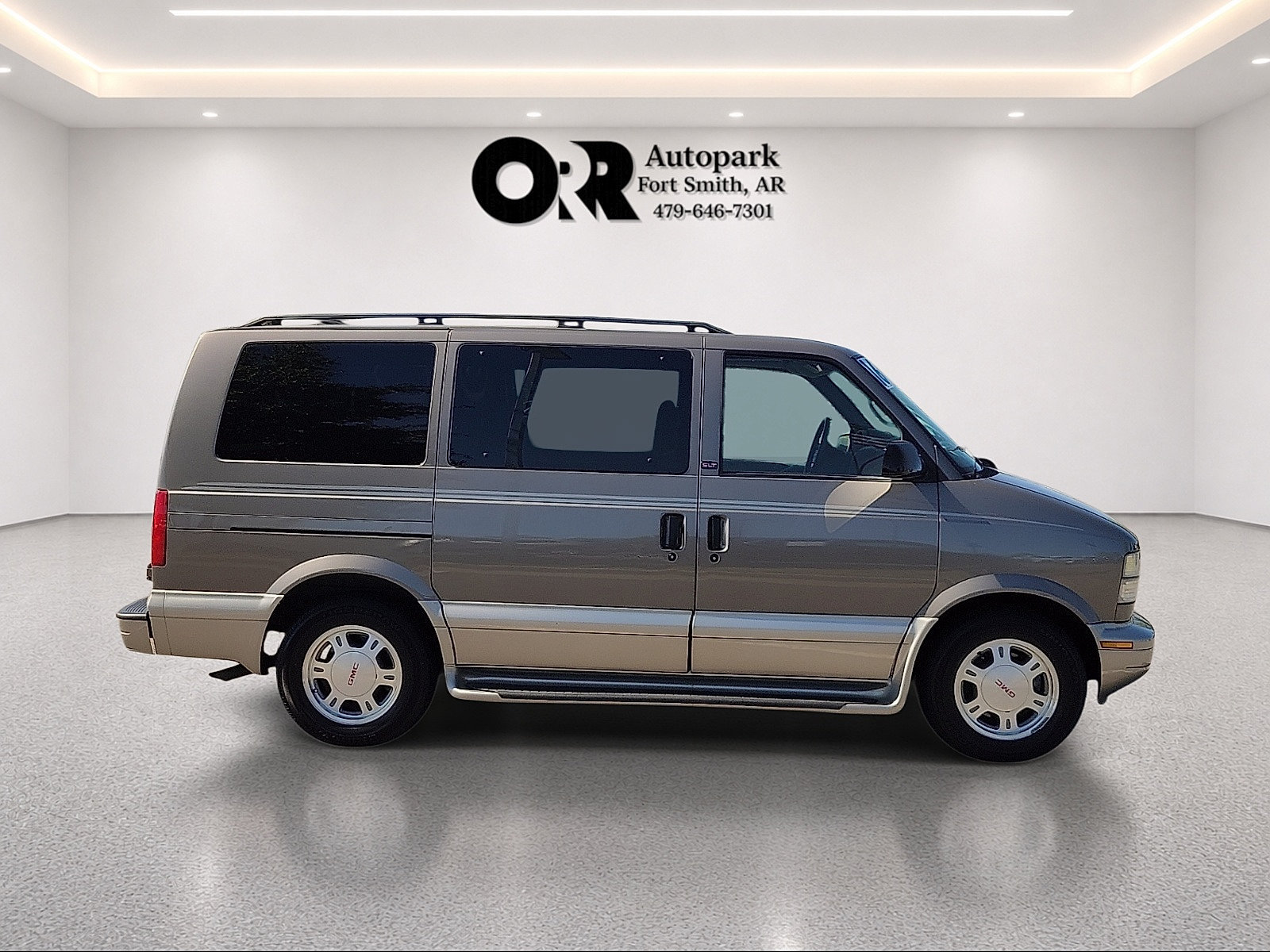Used 2003 GMC Safari Passenger w/ SLT Preferred Equipment Group RWD image 6