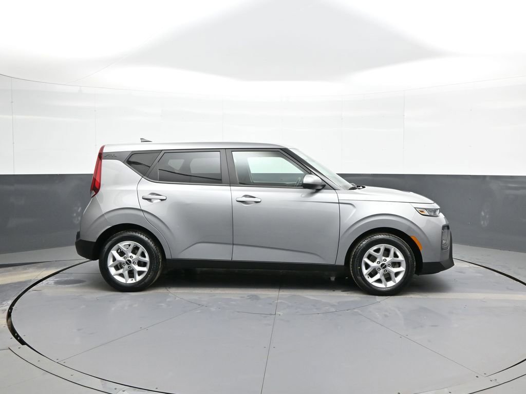 Certified 2022 Kia Soul LX w/ Technology Package image 5