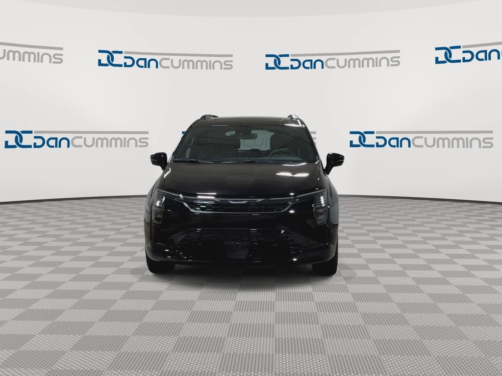 New 2027 Chrysler Pacifica Limited w/ Family Tech Group AWD/4WD image 3