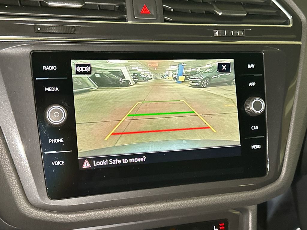 Used 2023 Volkswagen Tiguan SEL R-Line image 33