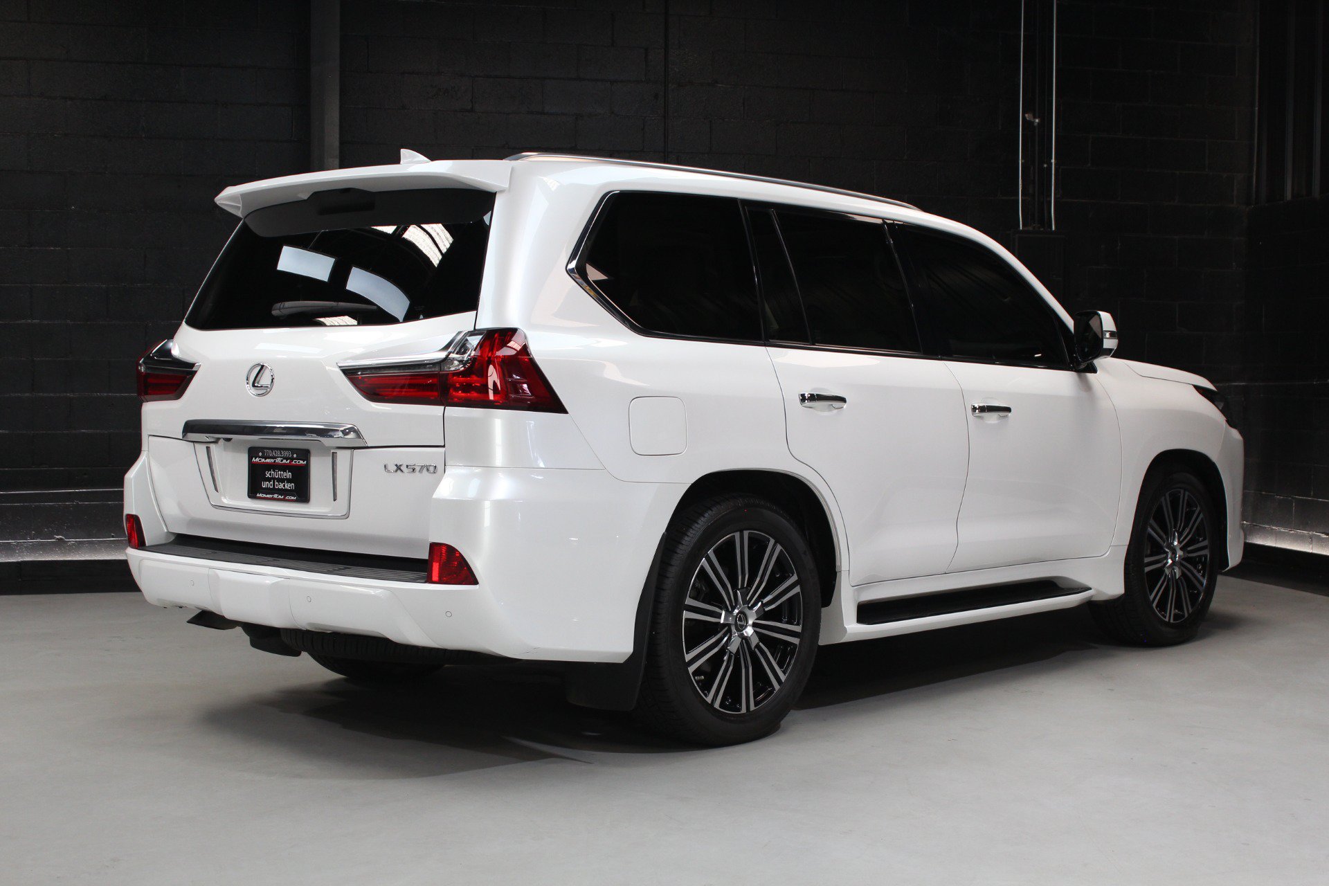 Used 2021 Lexus LX 570 4WD w/ Luxury Package image 14