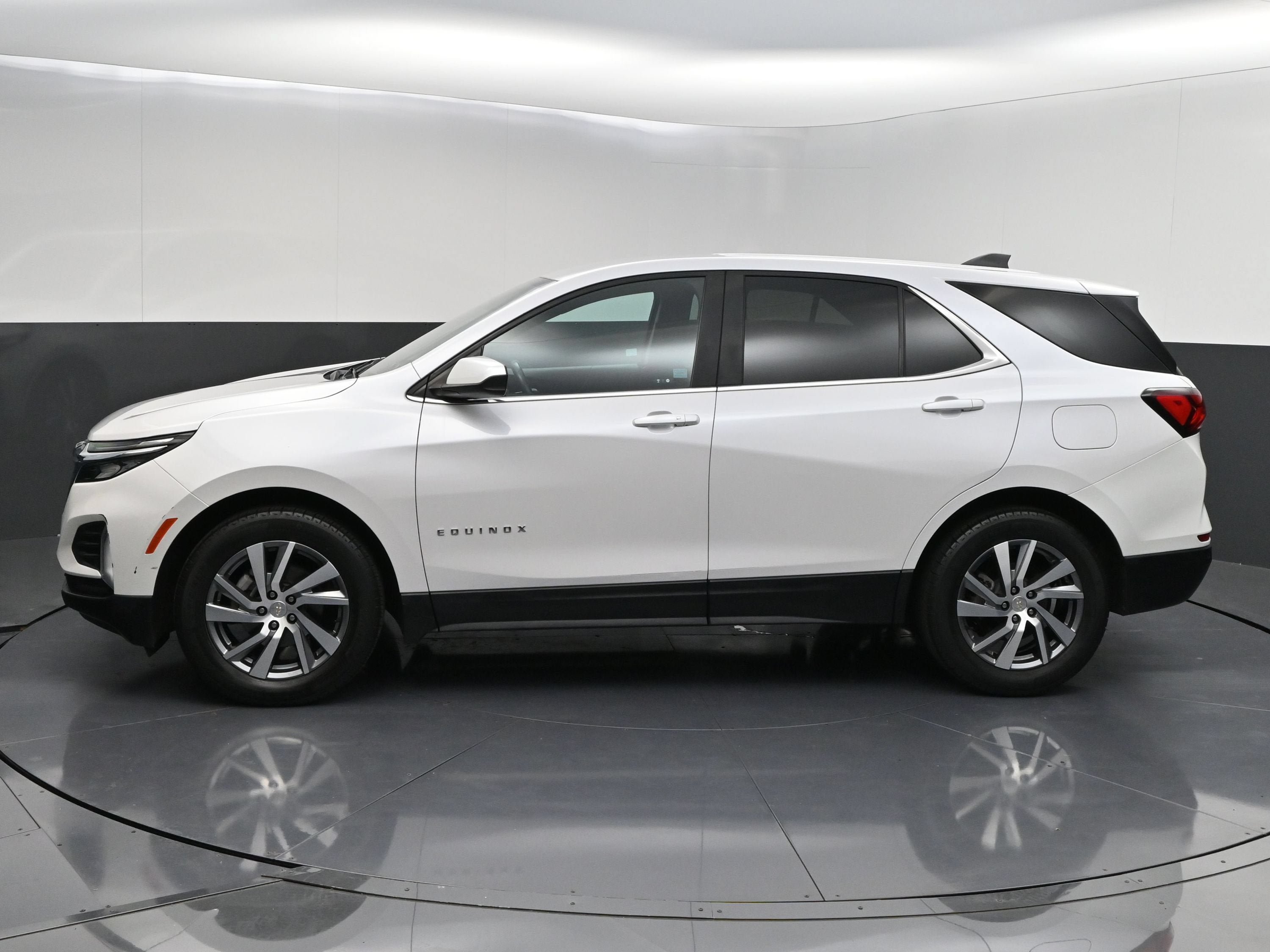 Used 2022 Chevrolet Equinox LT FWD image 4