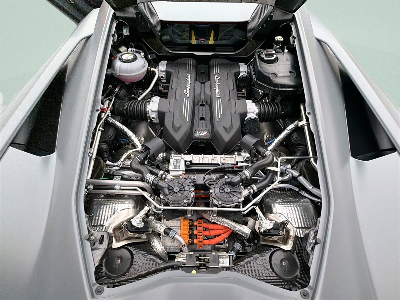 Used 2025 Lamborghini Revuelto AWD/4WD image 28