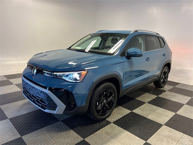 New 2026 Volkswagen Taos SE image 3