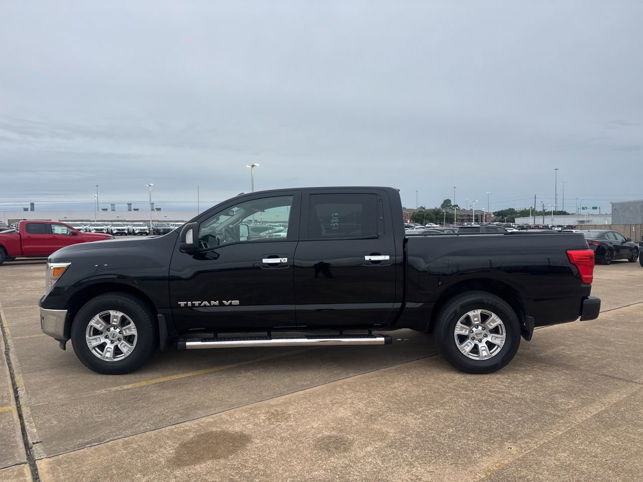 Used 2018 Nissan Titan SV w/ SV Convenience Package RWD image 15