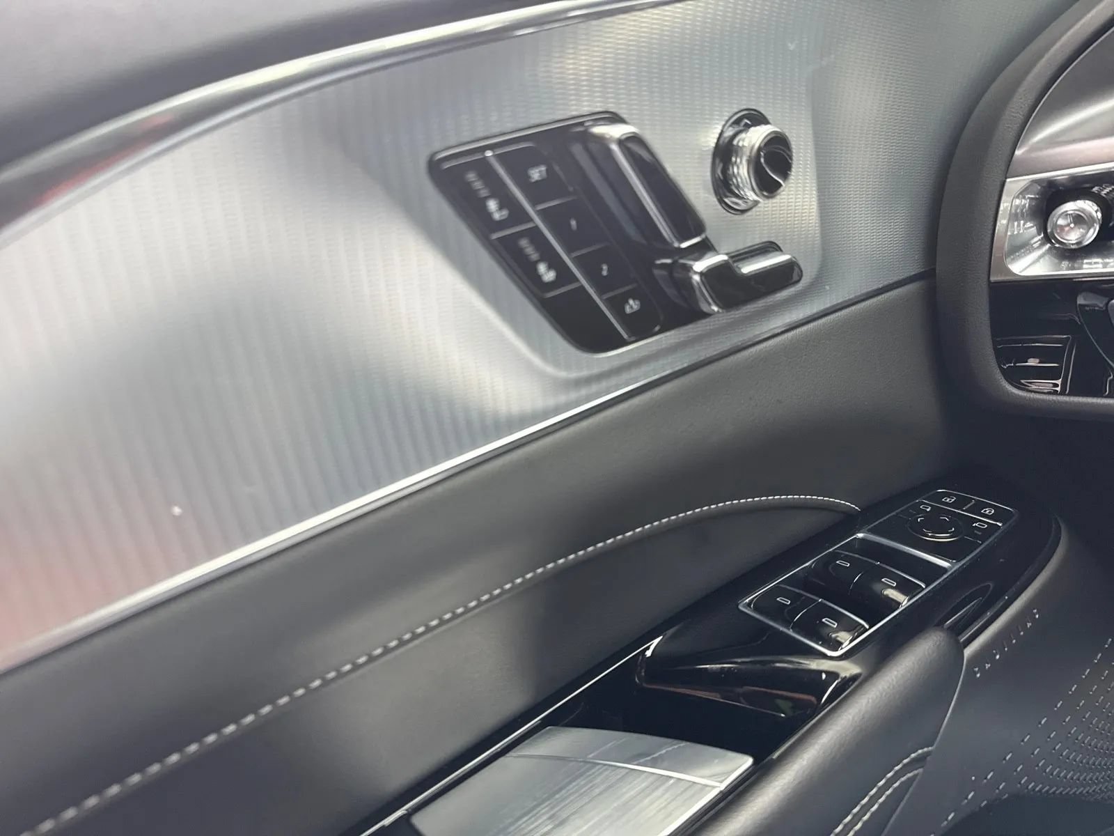 Used 2024 Cadillac Lyriq Tech RWD image 22