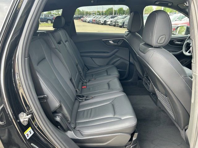 Used 2025 Audi Q7 3.0T Premium Plus image 32