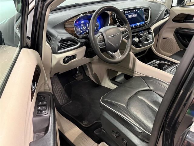 Used 2022 Chrysler Pacifica Limited image 13