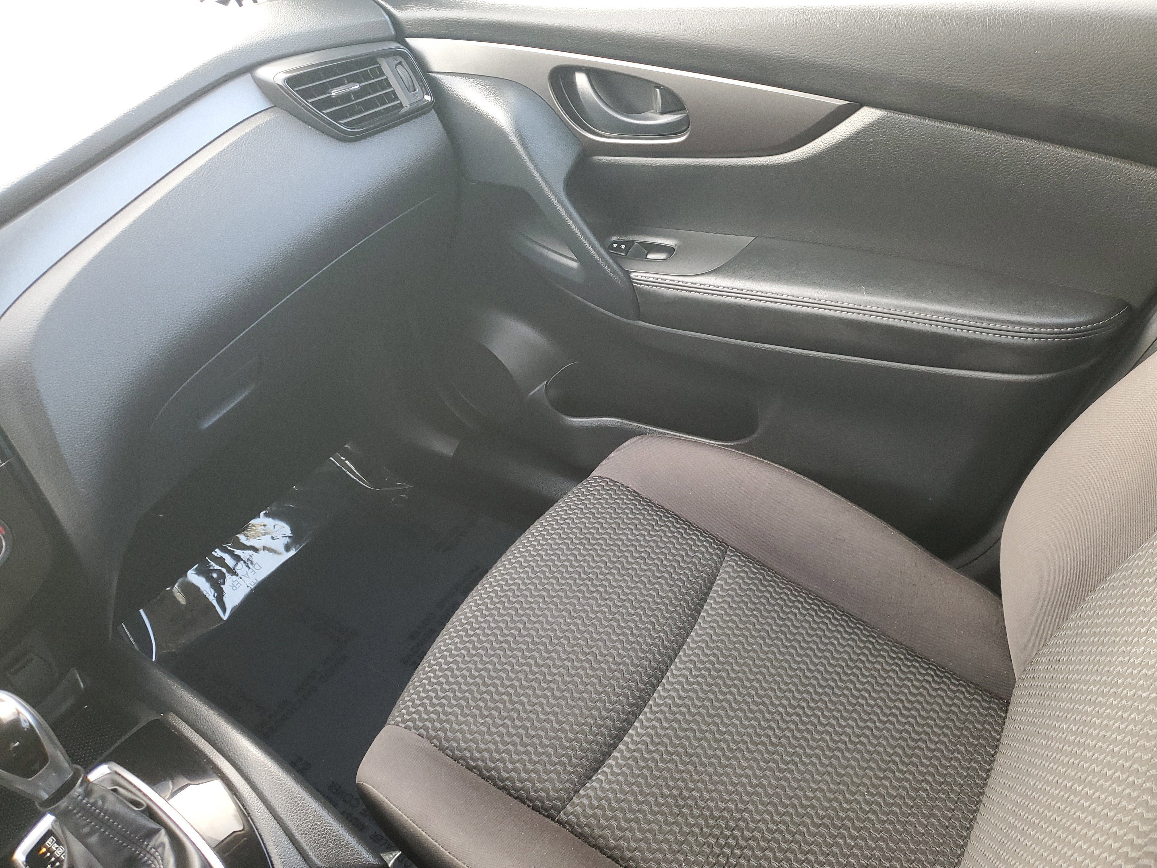 Used 2020 Nissan Rogue Sport S image 13