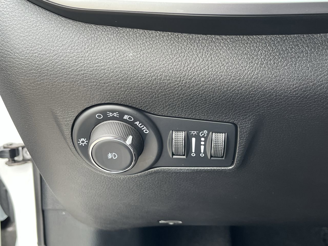 Used 2025 Jeep Compass Limited AWD/4WD image 16
