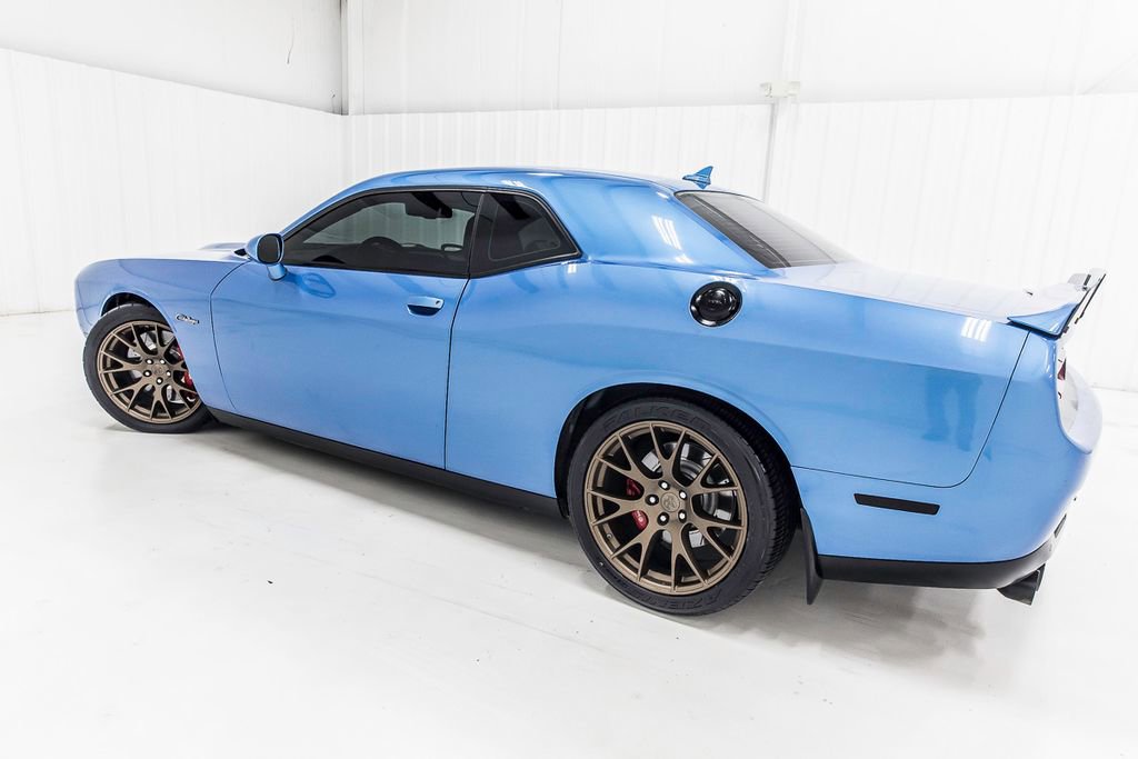 Used 2015 Dodge Challenger SRT w/ Technology Group image 4
