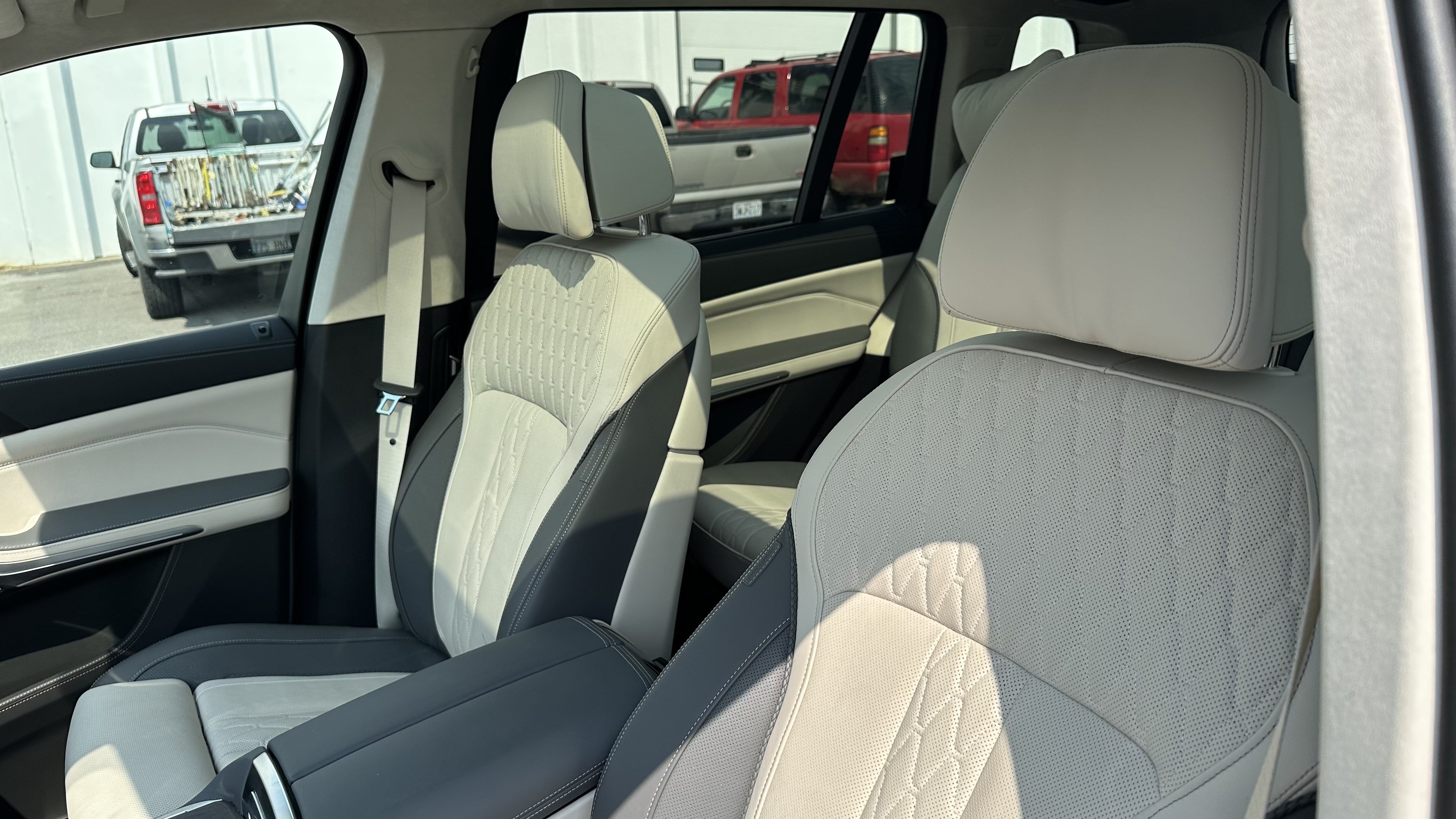 Used 2024 BMW X7 xDrive40i w/ Executive Package AWD/4WD image 18
