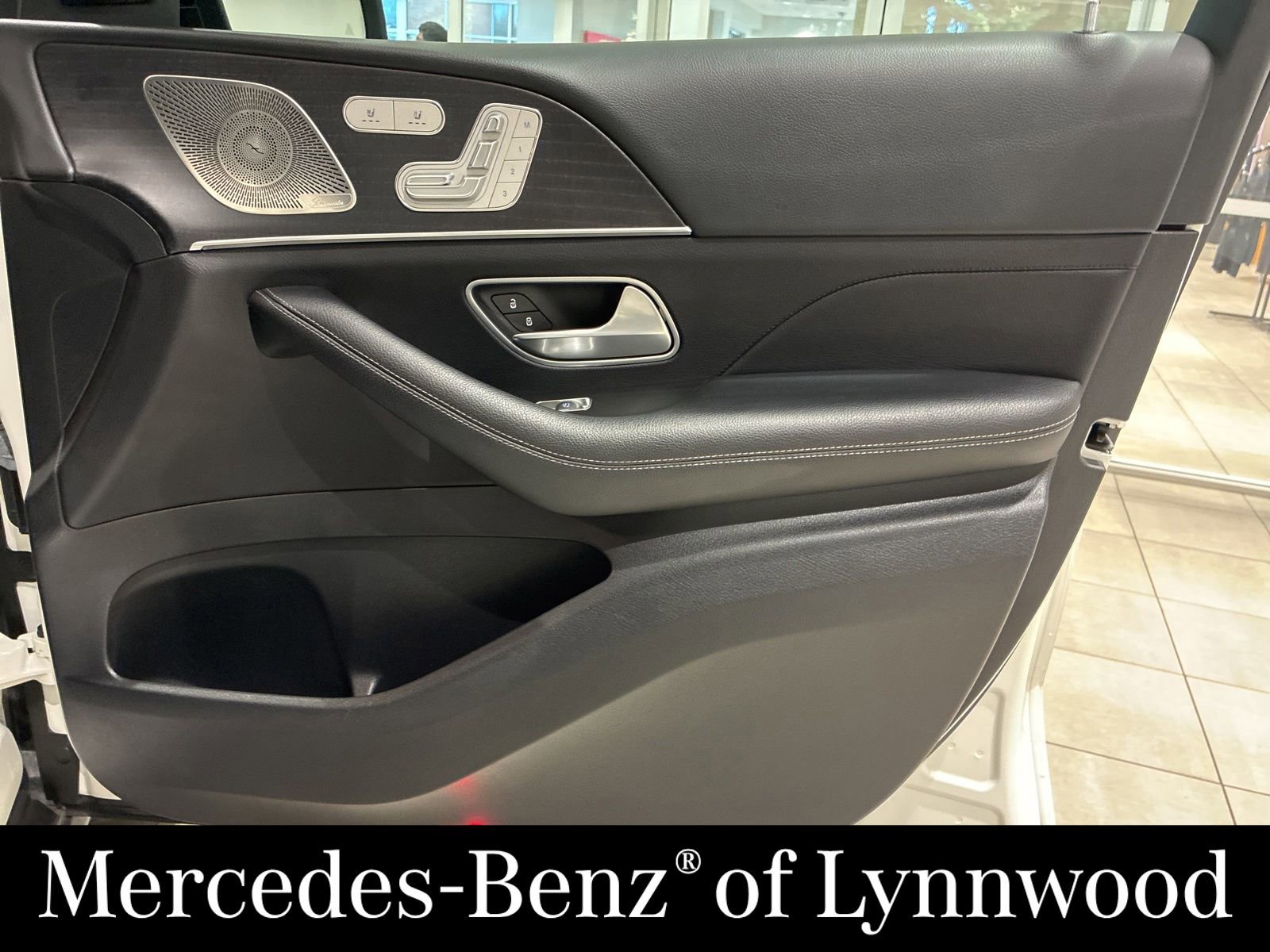 Used 2022 Mercedes-Benz GLS 450 4MATIC w/ AMG Line Exterior image 29