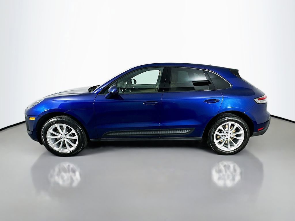 Certified 2023 Porsche Macan image 2