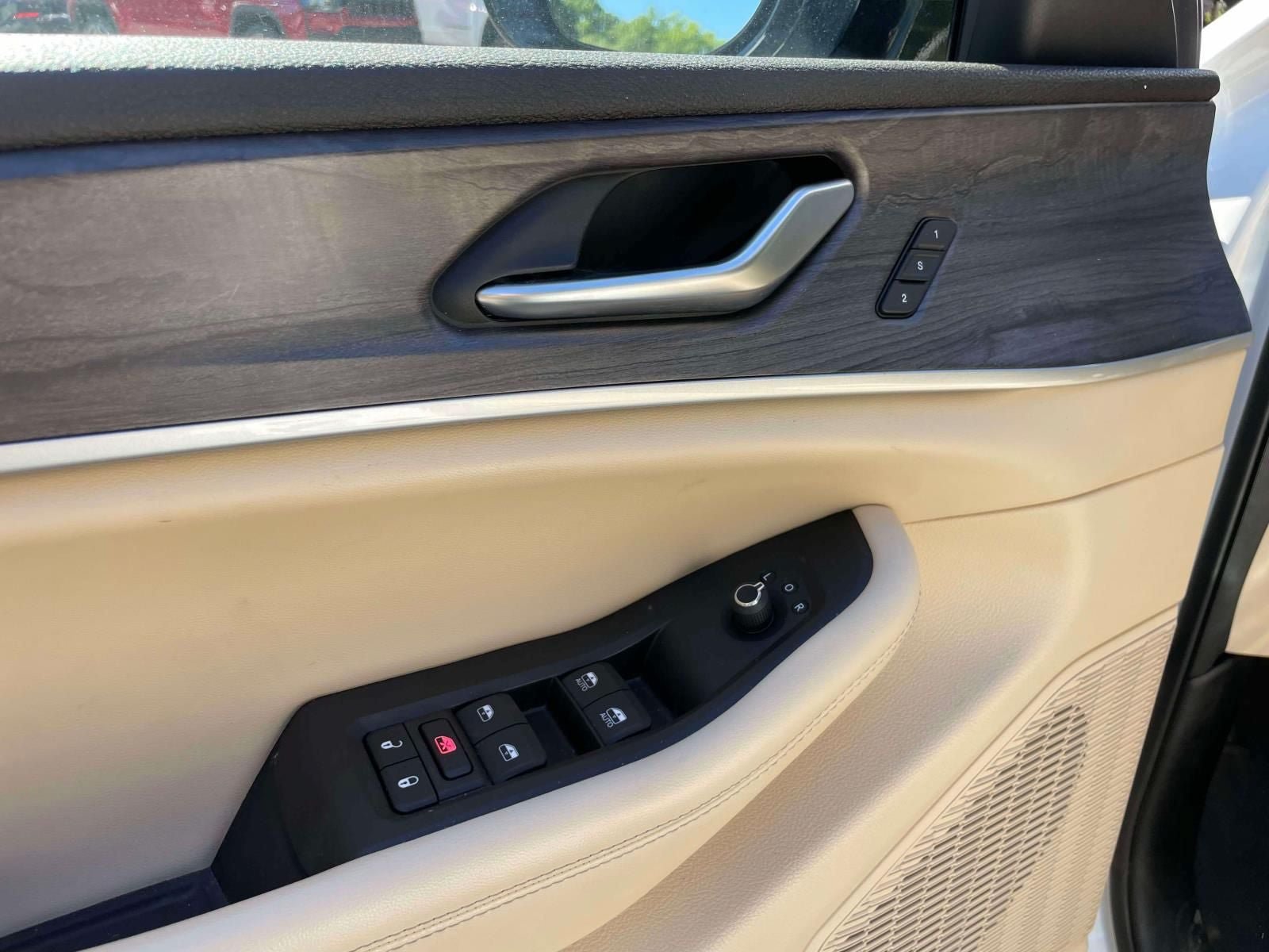 Used 2023 Jeep Grand Cherokee L Limited AWD/4WD image 18