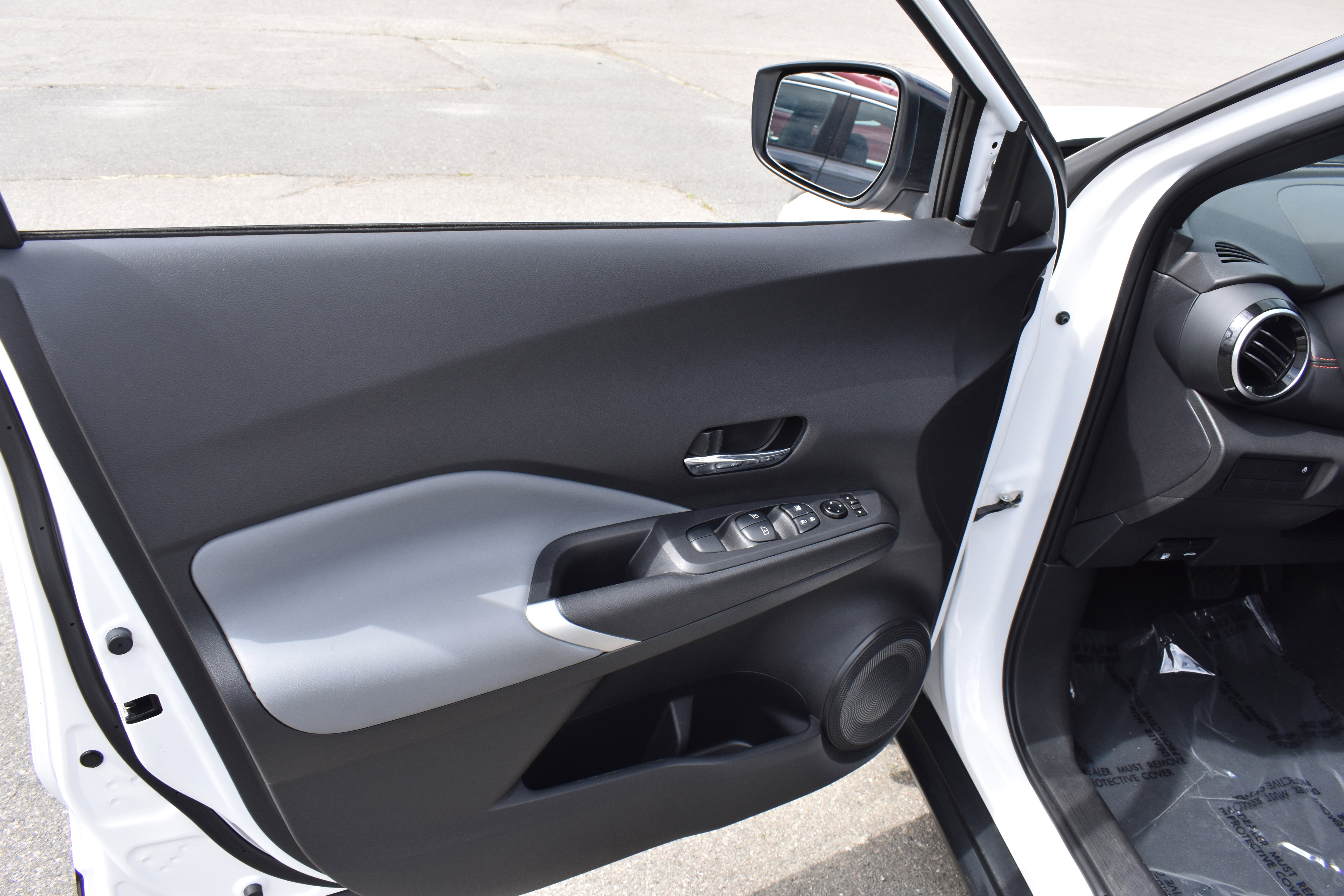 Used 2023 Nissan Kicks SR w/ SR Premium Package image 24