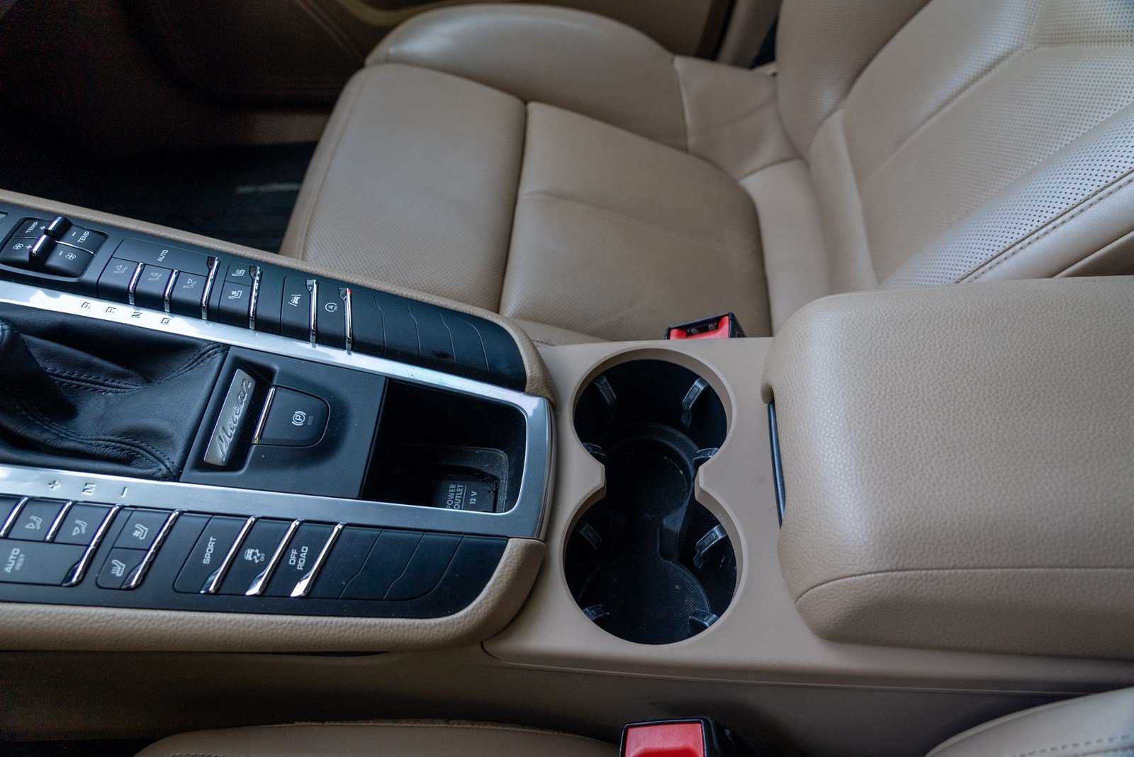 Certified 2021 Porsche Macan AWD/4WD image 35