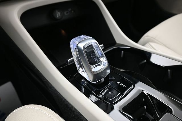 Used 2023 Volvo XC40 B5 Plus w/ Driver Assist Package AWD/4WD image 12