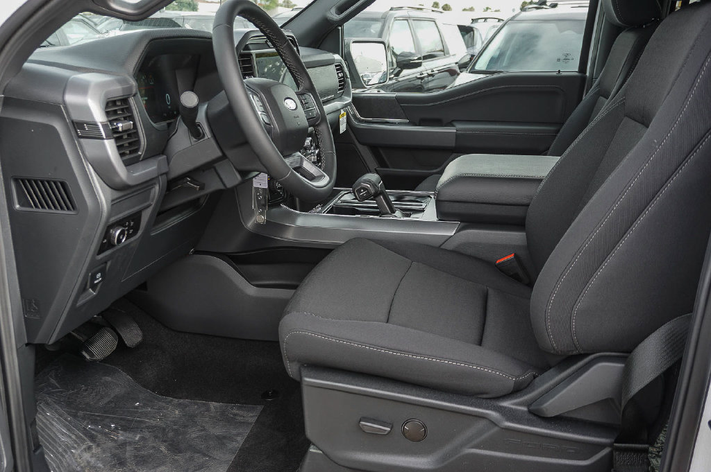 New 2026 Ford F150 XLT w/ XLT Black Appearance Package AWD/4WD image 17