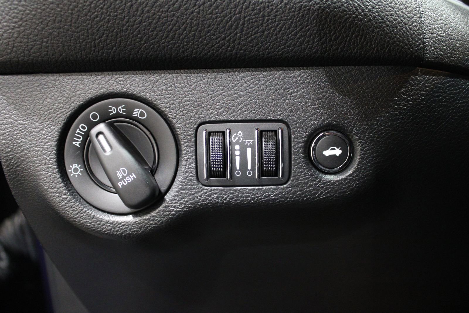 Used 2016 Dodge Challenger SXT Plus image 21