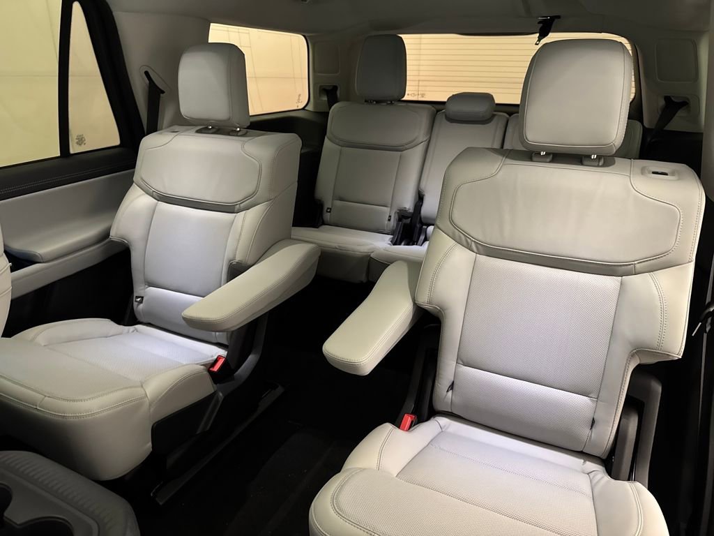 New 2025 Ford Expedition Platinum w/ Driver's Package image 15