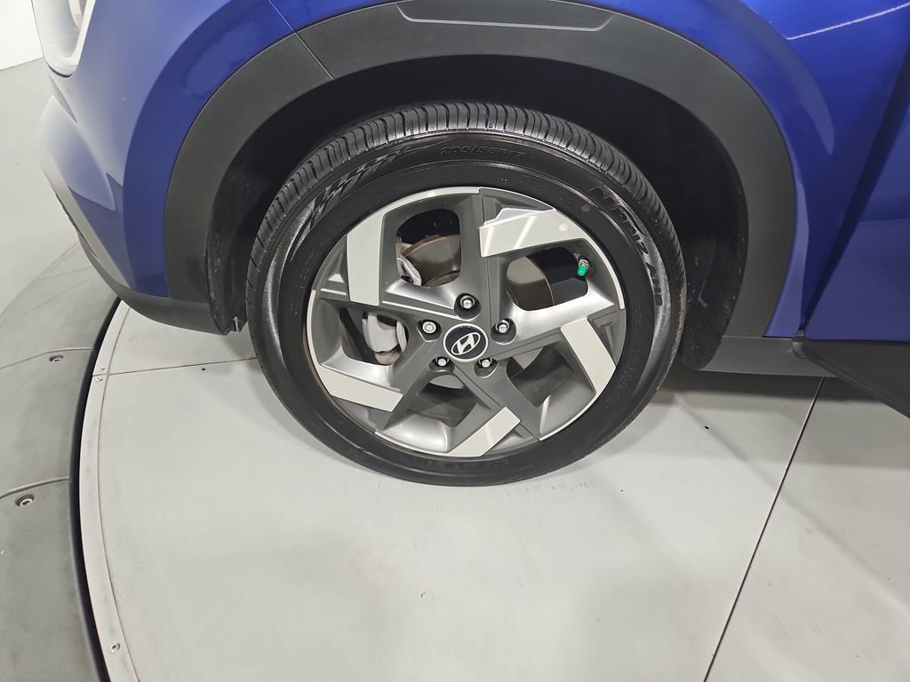 Certified 2025 Hyundai Venue SEL FWD image 28