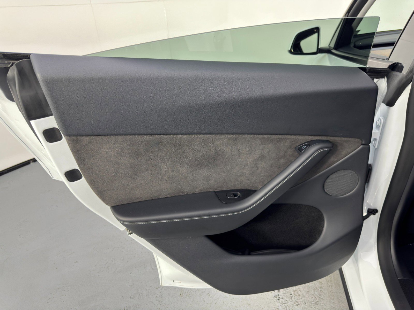 Used 2023 Tesla Model Y Long Range image 42