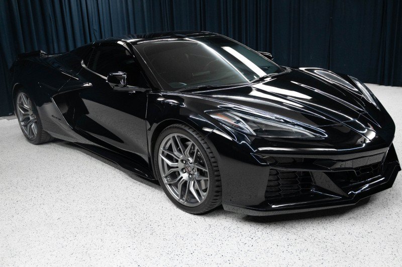 Used 2024 Chevrolet Corvette Z06 RWD image 3