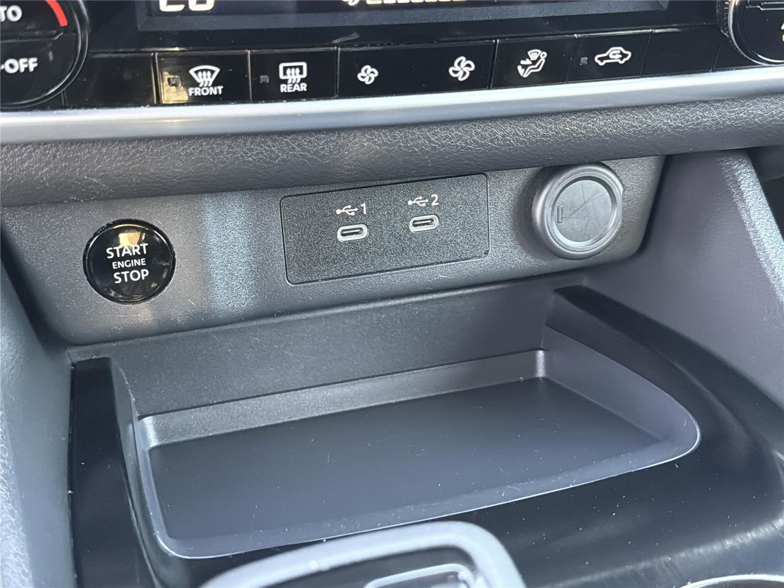 Used 2025 Nissan Rogue SV image 29