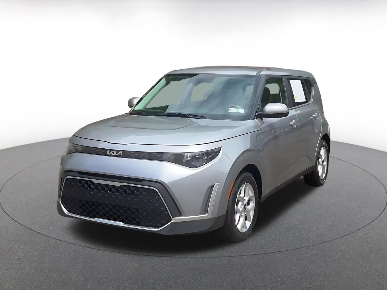Used 2025 Kia Soul LX w/ LX Technology Package FWD image 6