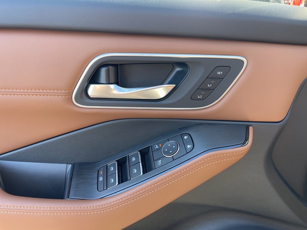 New 2026 Nissan Rogue Platinum image 16