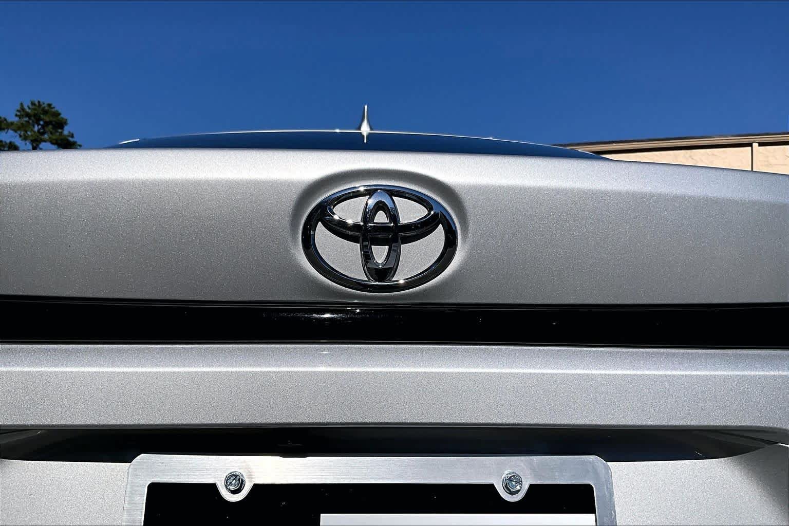 Used 2025 Toyota Corolla LE FWD image 31